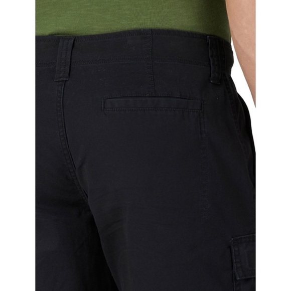 NWT Mens Wrangler Size 44 Solid Black Cotton Cargo Shorts Tech Pockets New - Picture 5 of 14